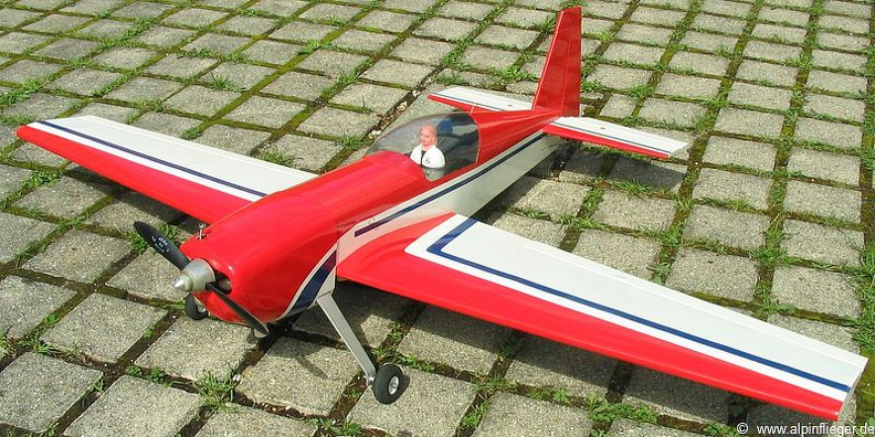 Extra 300 - Graupner - 003.jpg